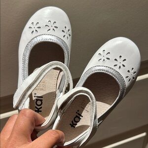 Kaii White Dress Shoes with Floral Cutouts